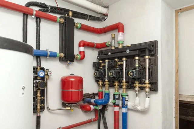 Ризик розриву труб узимку: як морози та блекаути можуть залишити дім без води й тепла - фото 587542