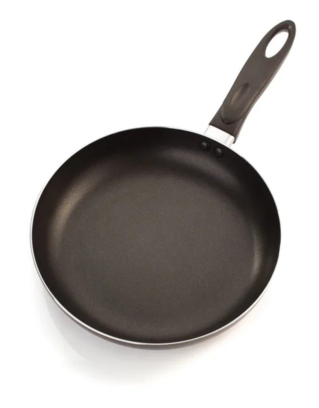 Сковорода більше не рятує від пригорання: як зрозуміти, що її час минув - фото 587553