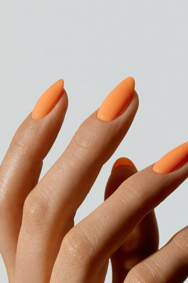 Кораловий і помаранчевий манікюр - фото 587740