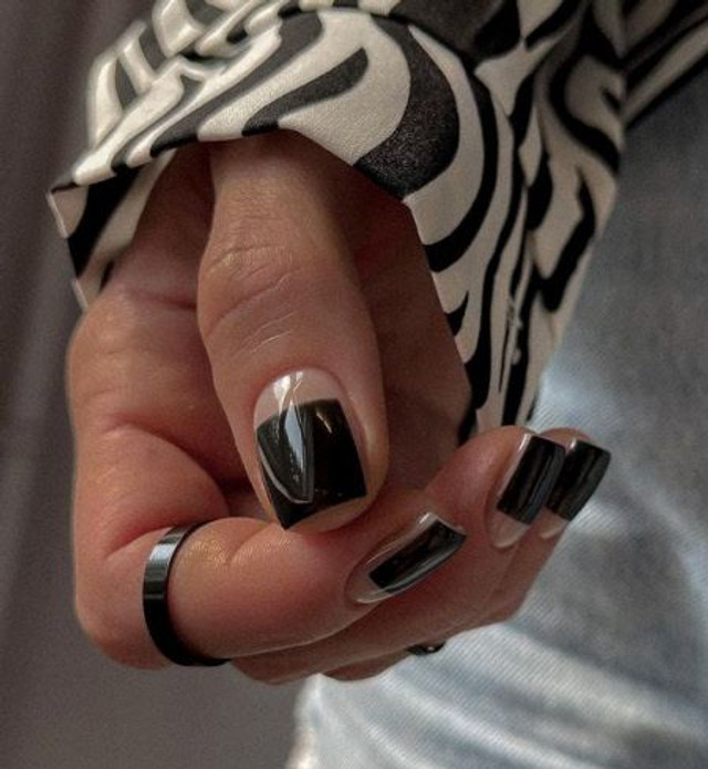 Манікюр з лунками- фото 588229