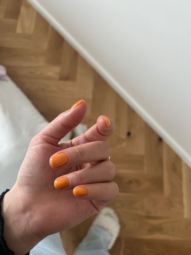 Абрикосовий колір нігтів- фото 588240