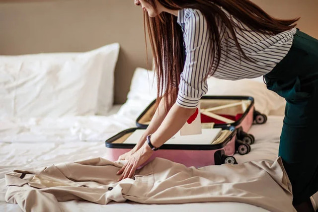 Ручна поклажа без хаосу: прості лайфхаки, які допоможуть зекономити місце у валізі - фото 588437