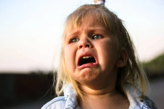 Час придивитися до поведінки дитини: 5 ознак, що їй бракує вашої уваги - фото 588441