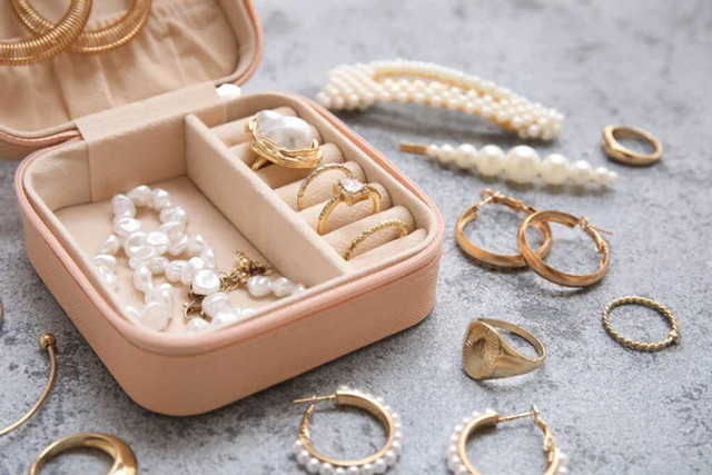 Час дивувати кохану: що подарувати їй на День Святого Валентина, щоб влучити в серце - фото 589309