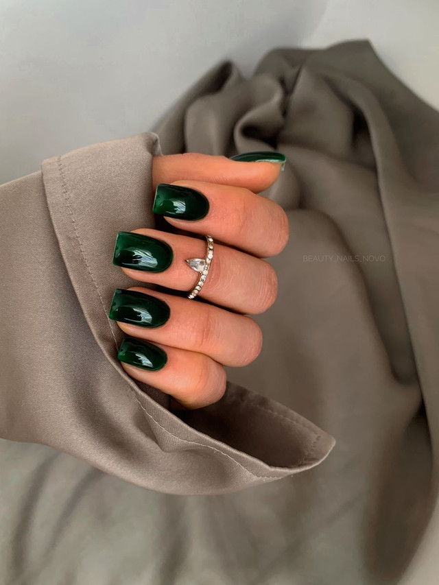 Темно-зелений манікюр - фото 589591
