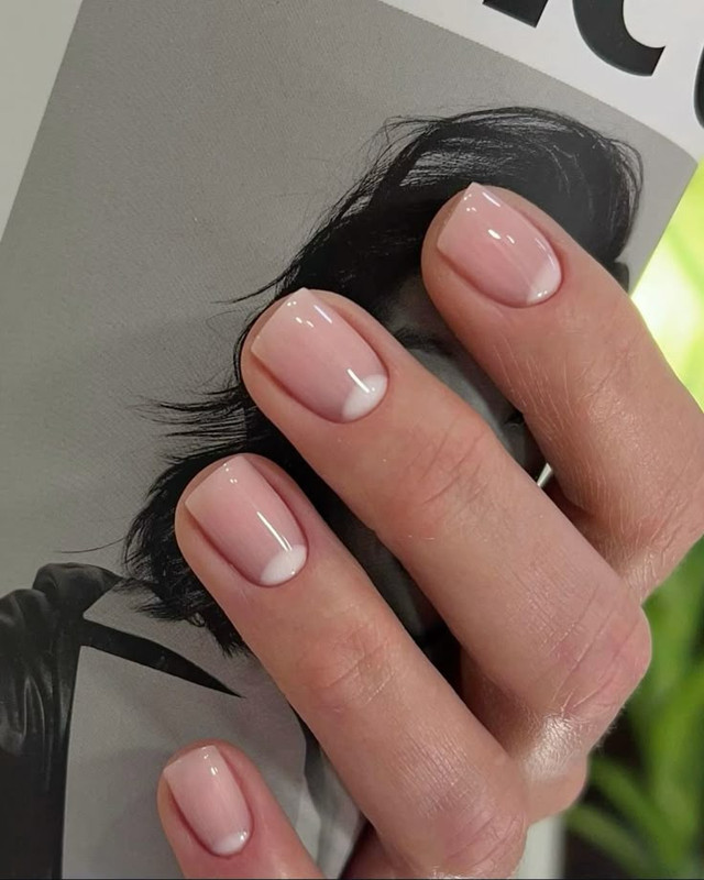 Стриманий дизайн нігтів- фото 589633