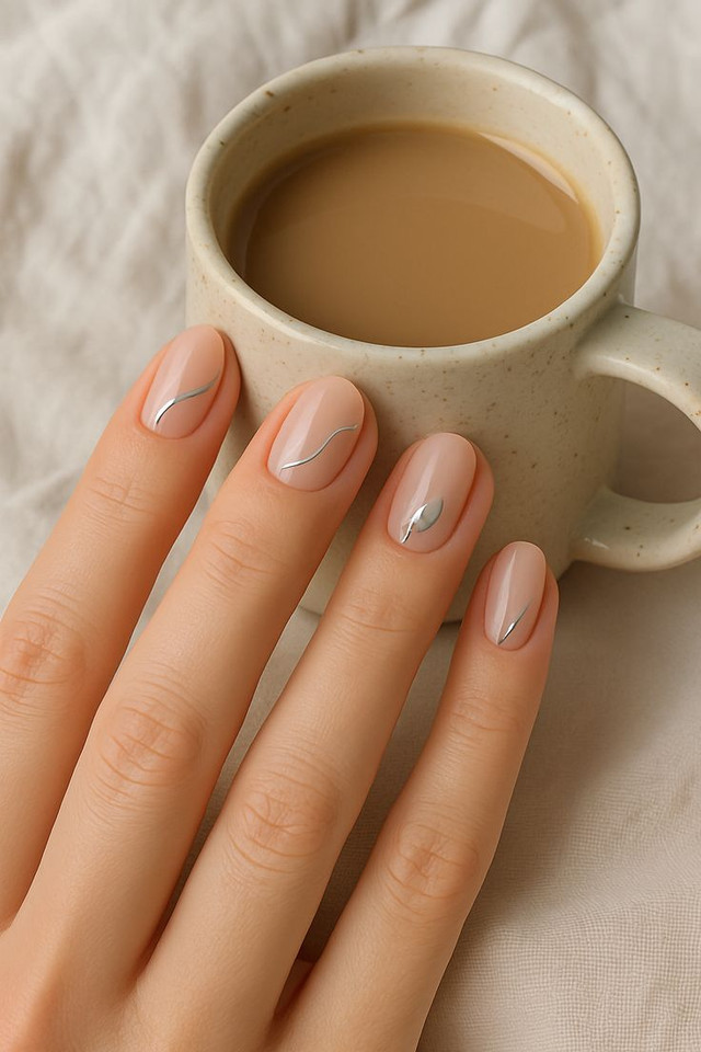 Стриманий дизайн нігтів- фото 589637