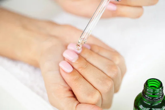 Олії, креми, сироватки: що насправді потрібно нігтям для здорового вигляду - фото 590202