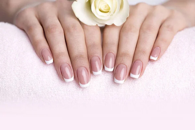 Манікюр для офісу: як виглядати стримано, але стильно щодня - фото 590460