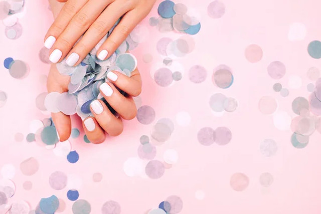 Манікюр для подорожей: як зробити нігті доглянутими і не думати про сколи - фото 590470