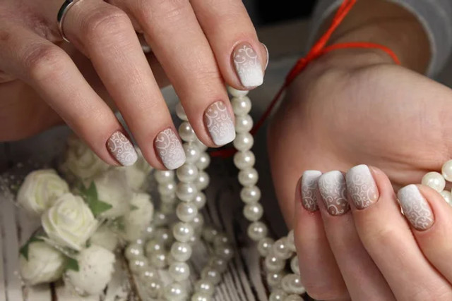 Весільний манікюр 2026: які дизайни обирають наречені для ідеального образу - фото 590496