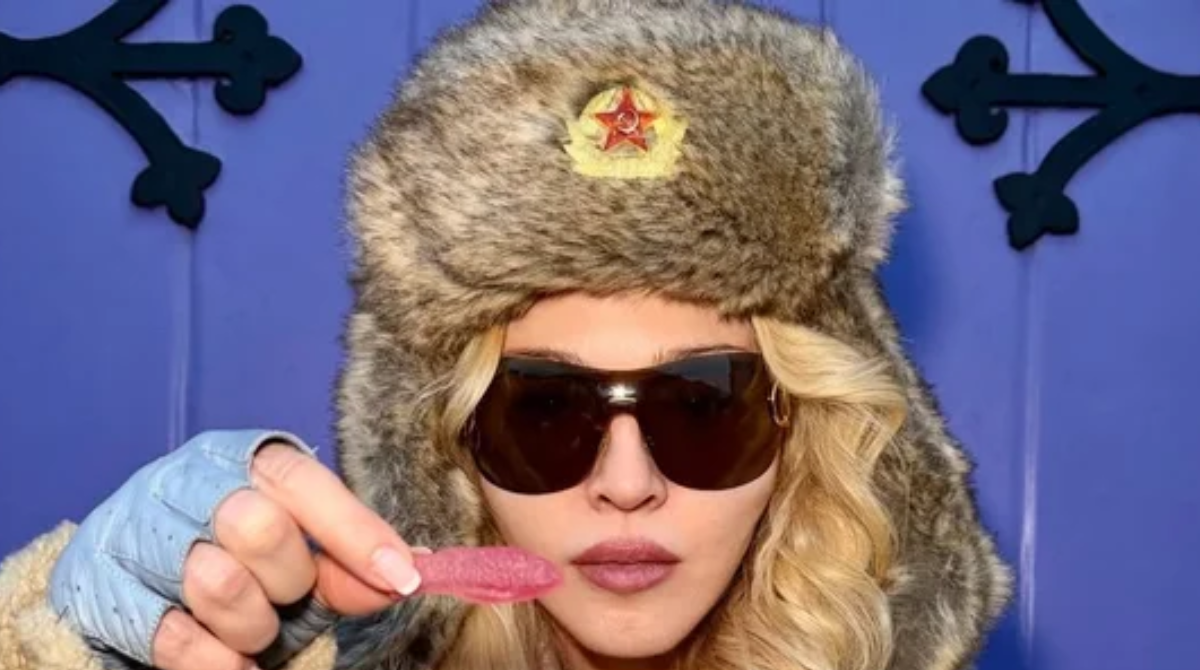 Фото Мадонни в символіці СРСР - фото 1