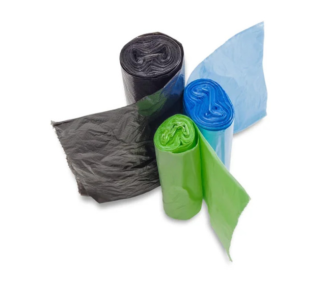 Звичка, яка створює безлад: чому магазинні пакети не підходять для сміття - фото 591203