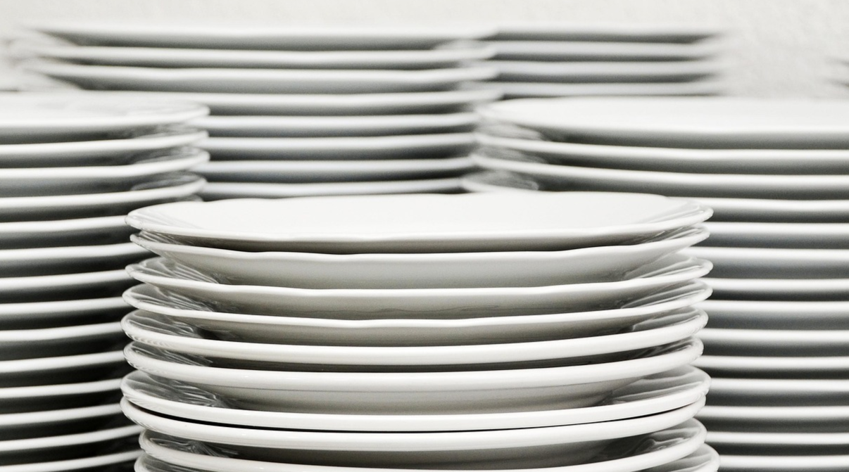 Як позбутися подряпин на тарілках - фото 1