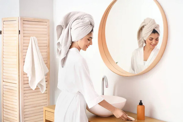 Як помити дзеркало без жодних розводів: простий трюк, який справді працює - фото 591251