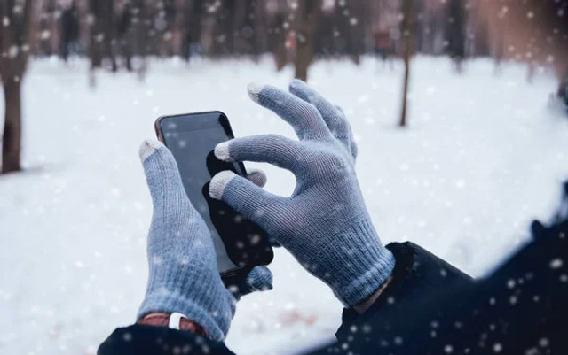 Смартфон вимикається на морозі: що робити, щоб телефон не зламався узимку - фото 591773