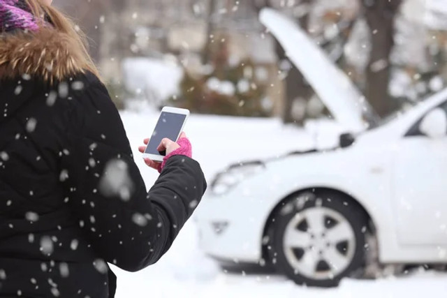 Смартфон вимикається на морозі: що робити, щоб телефон не зламався узимку - фото 591775