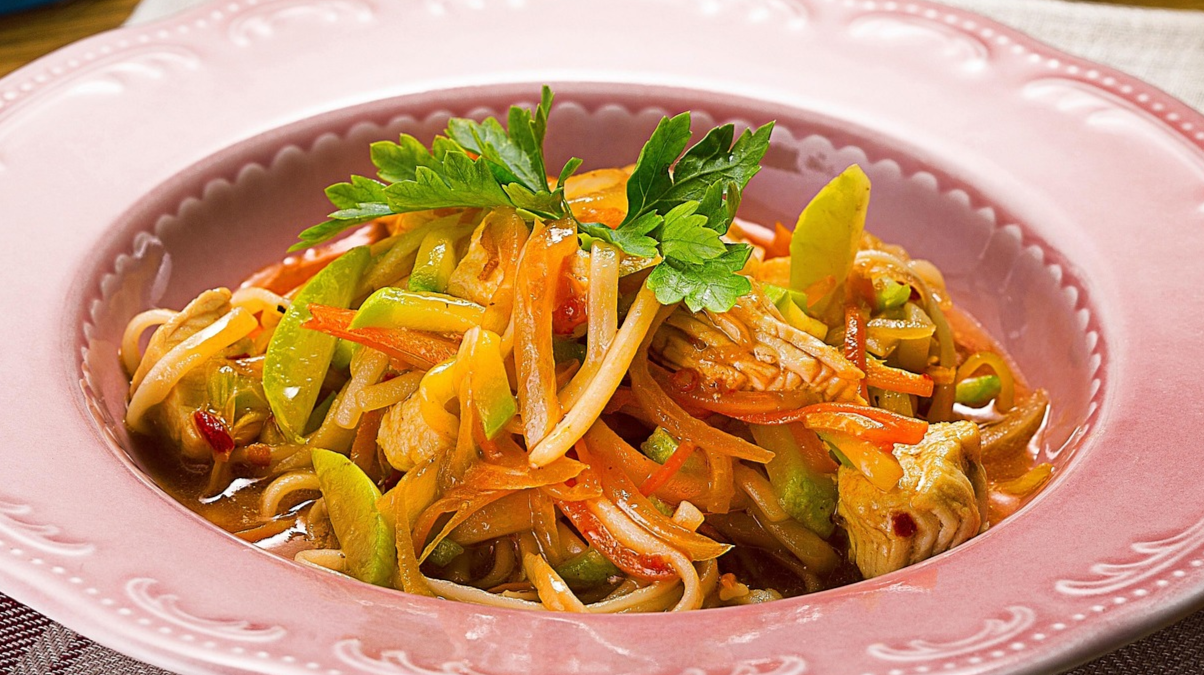 Паста з куркою та броколі - фото 1