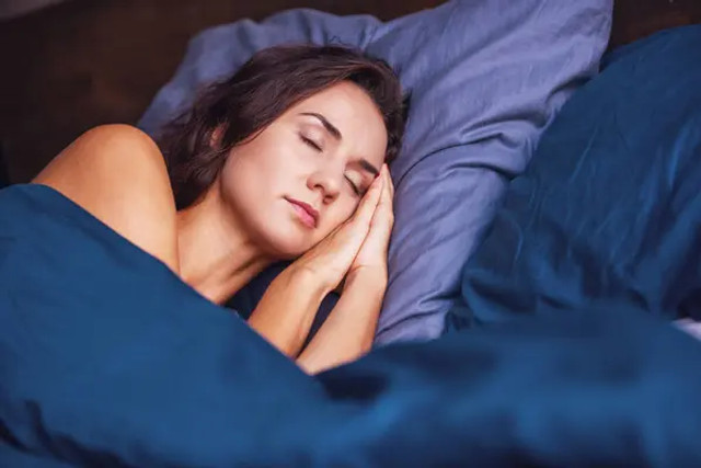 Перед сном покладіть в ліжко два мішечки з рисом: трюк, який допомагає забути про холод - фото 591853