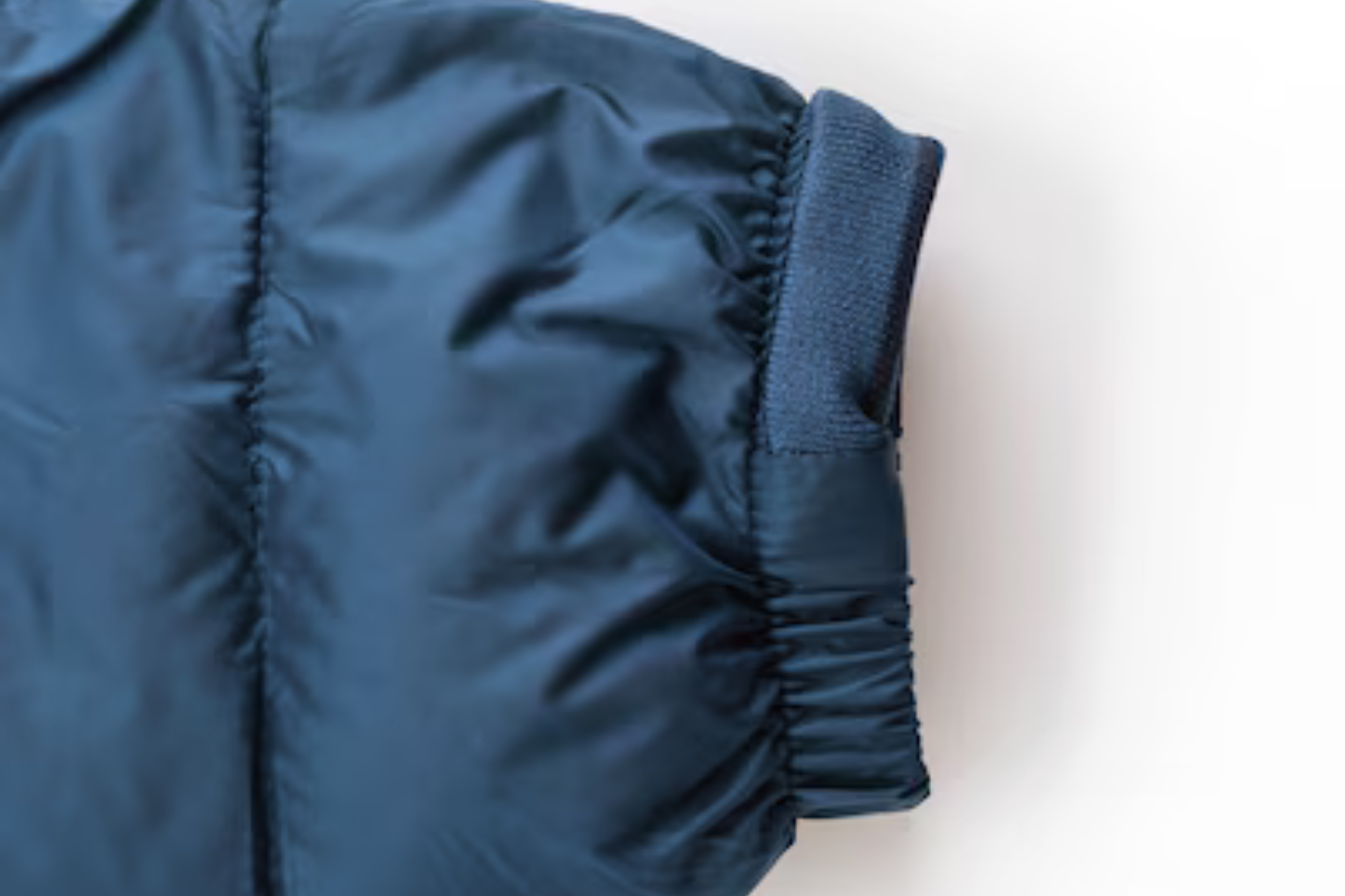 Як почистити рукави пуховика без прання - фото 1