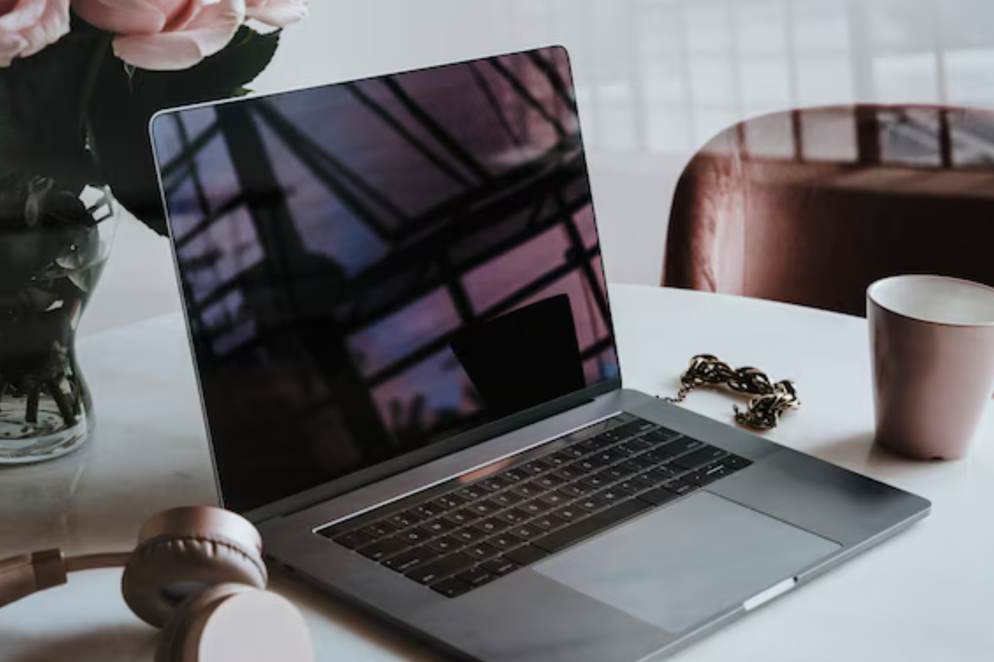 Як правильно заряджати ноутбук - фото 1