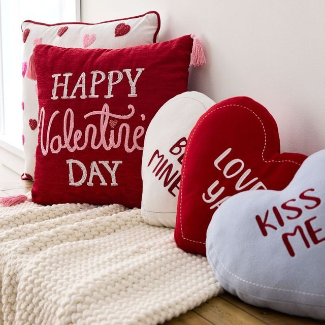 Декоративні подушки на Валентина - фото 595472