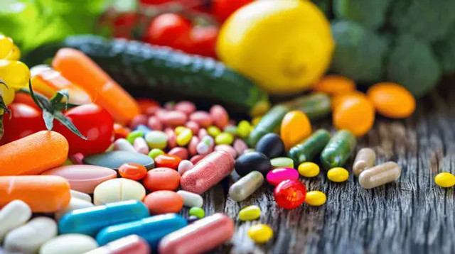 Вітаміни можуть нашкодити: які добавки небезпечно приймати без обстеження - фото 595810