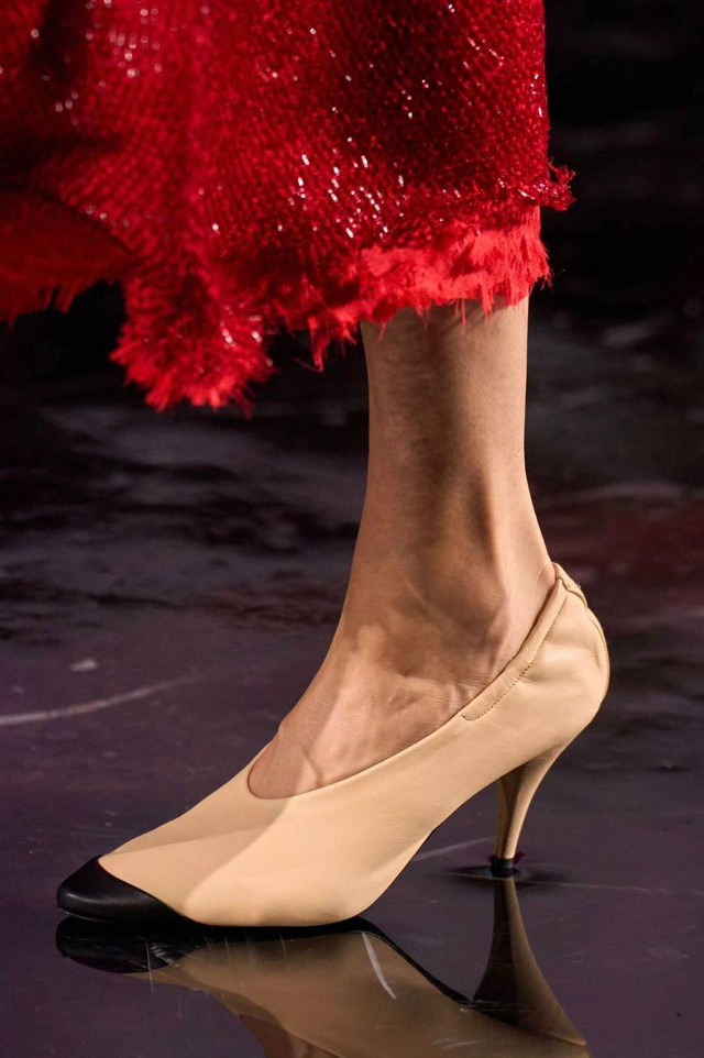 Бежеві човники знову в моді: які туфлі стали головним трендом 2026 року - фото 596720