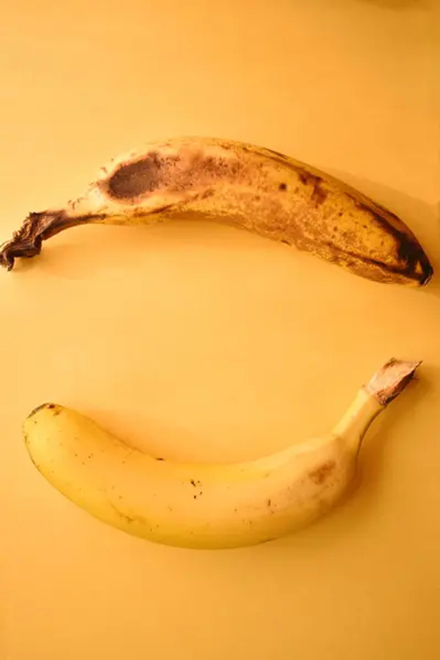 Оминайте десятою дорогою: 5 ознак бананів, які можуть нашкодити здоров’ю - фото 596851