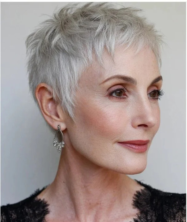 Коротка стрижка, яка омолоджує на роки: чому soft pixie знову стала головним трендом - фото 596856