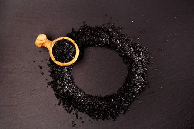 Як позбутися неприємного запаху в туалеті: 4 натуральні засоби, які працюють без хімії - фото 597520