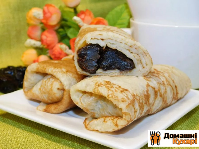 Млинці з чорносливом і вершками - фото 597628