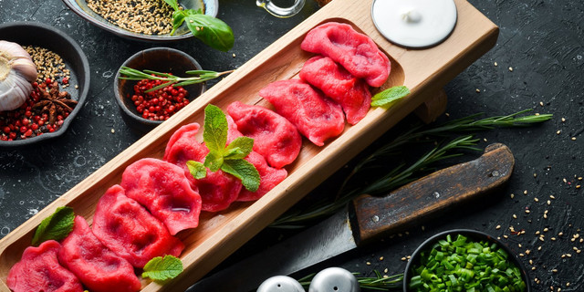 Червоні вареники з маком - фото 597810