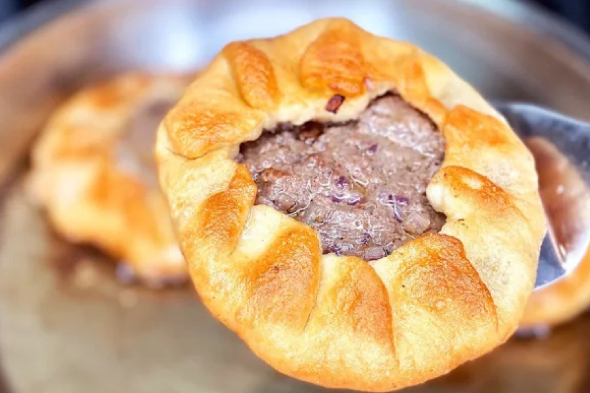 Біляші з м’ясом на сковороді - фото 1