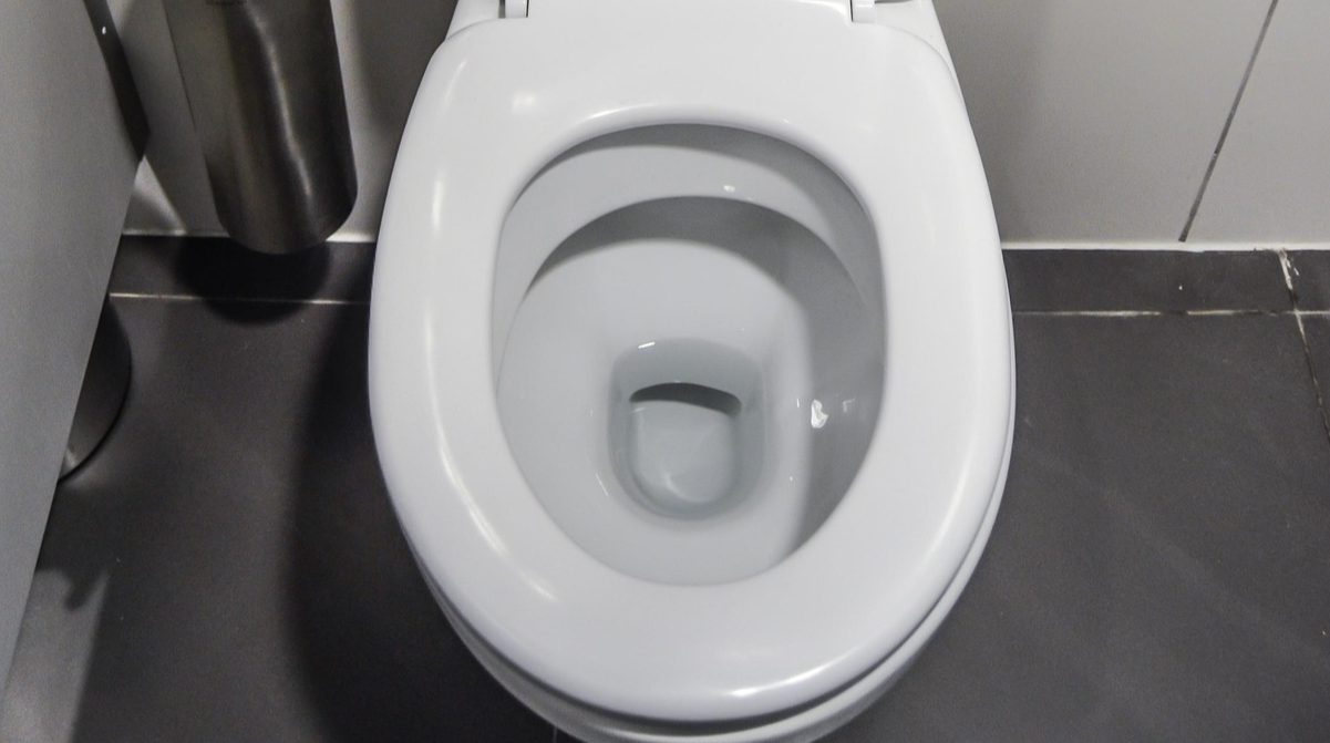 Як очистити унітаз від вапняного нальоту - фото 1