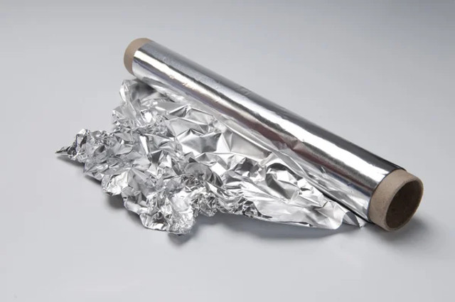 Фольга в побуті: 5 простих хитрощів для дому та кухні - фото 598538