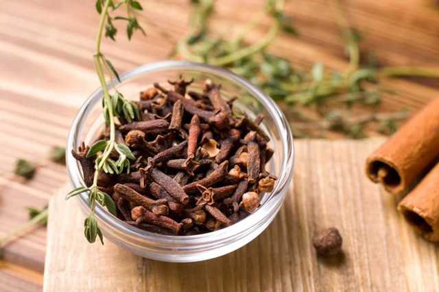 Спеції не лише для кухні: як розмарин, кориця та лавровий лист допоможуть у господарстві - фото 598594