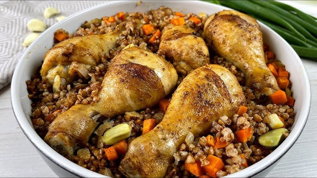 Курячі гомілки з гречкою в рукаві: як приготувати ситну вечерю без зайвого клопоту - фото 599546
