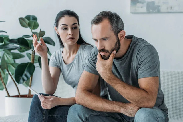 10 фраз, які руйнують повагу у стосунках: психологи пояснили, чому їх краще не говорити - фото 599921