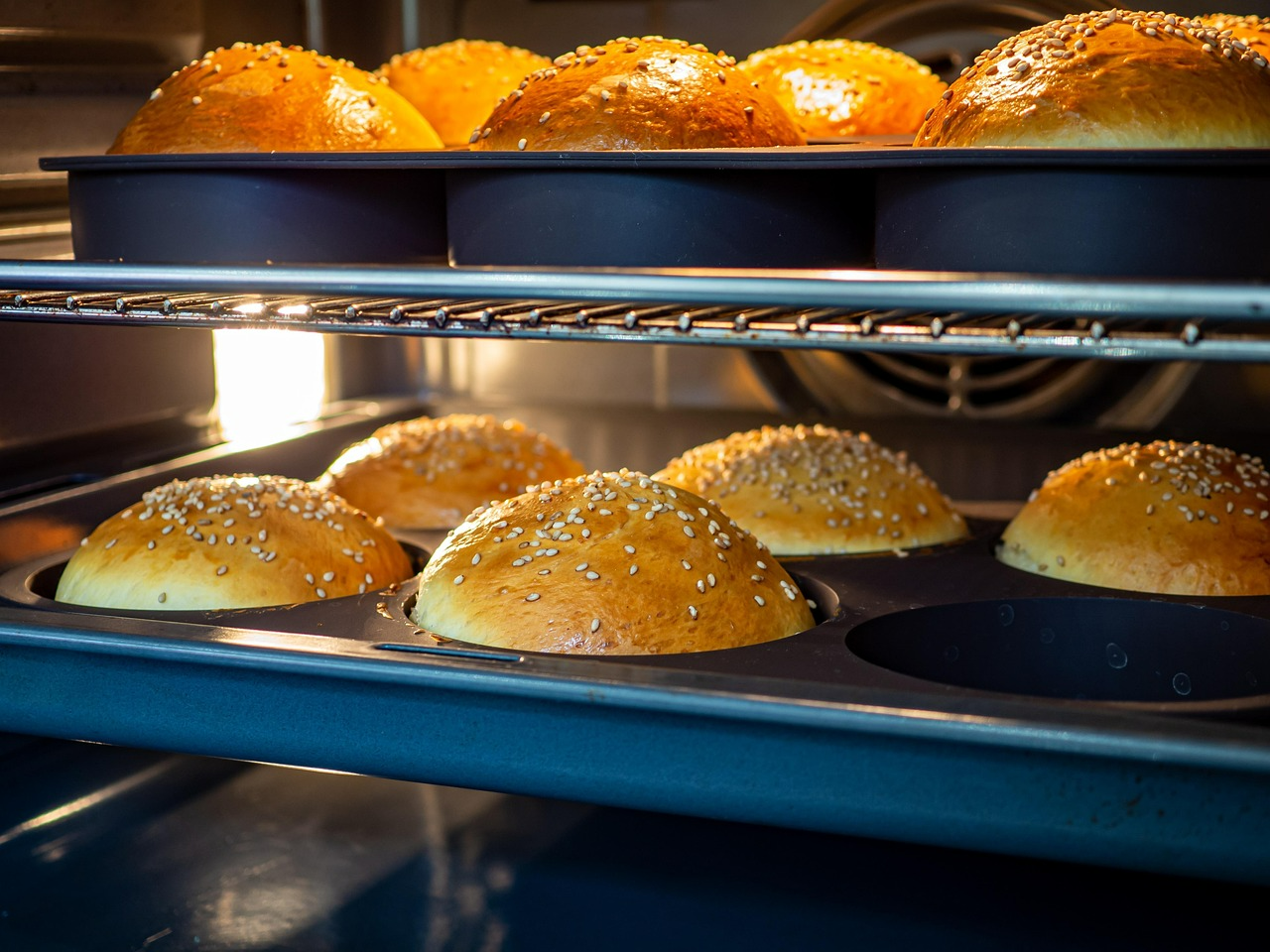 Булочки з зеленою цибулею - фото 1