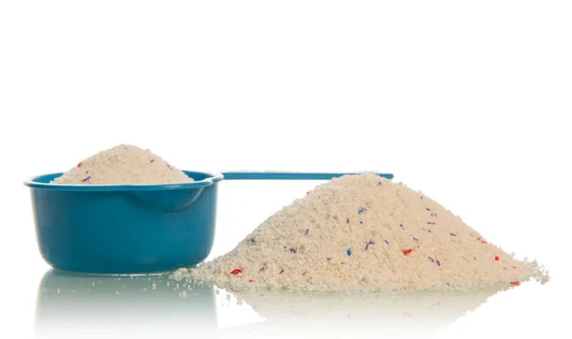 Навіщо сипати сіль в унітаз: простий спосіб, який допоможе позбутися запаху і нальоту - фото 600488