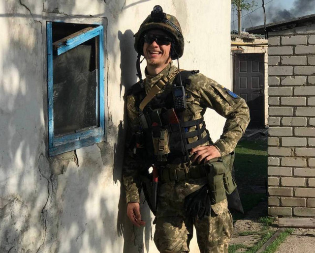 Слово на передовій: українські письменники, які змінили кабінети на окопи і творять досі - фото 600806