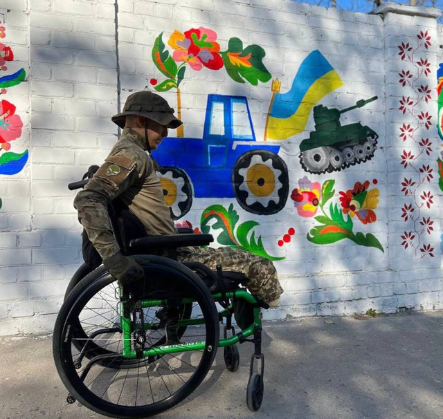 Слово на передовій: українські письменники, які змінили кабінети на окопи і творять досі - фото 600808