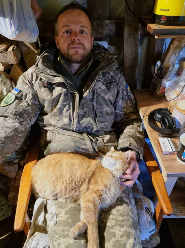 Слово на передовій: українські письменники, які змінили кабінети на окопи і творять досі - фото 600812