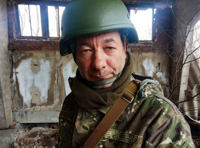 Слово на передовій: українські письменники, які змінили кабінети на окопи і творять досі - фото 600816