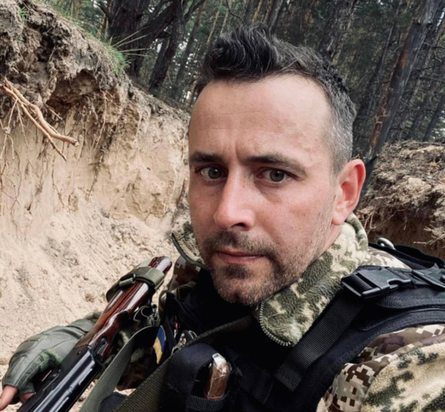 Слово на передовій: українські письменники, які змінили кабінети на окопи і творять досі - фото 600818