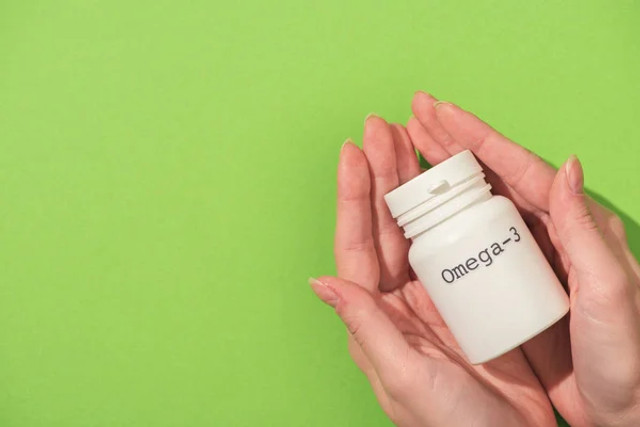 6 вітамінів і добавок після 40 років: що справді потрібно жінкам для здорового старіння - фото 601422