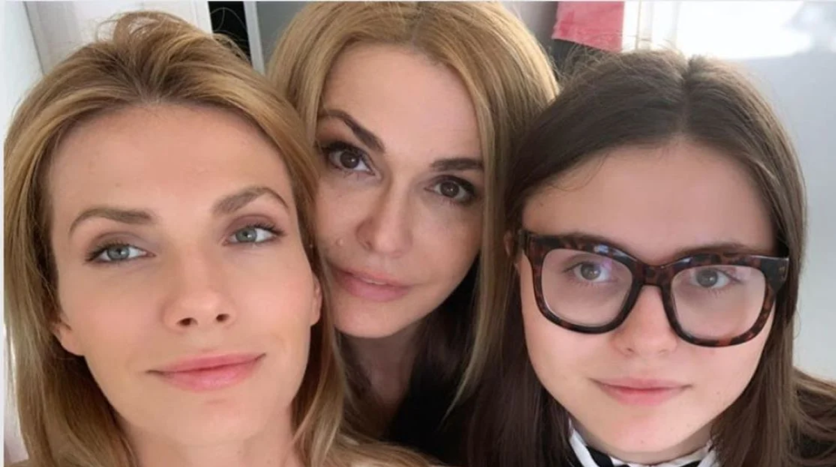 Ольга Сумська з доньками - фото 1