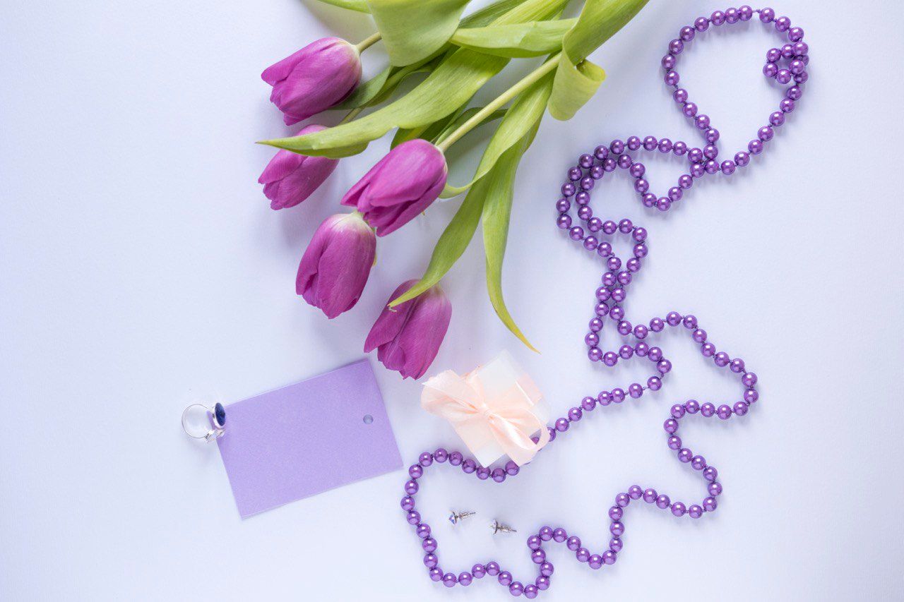 Не лише квіти: небанальні подарунки до Міжнародного дня боротьби за права жінок