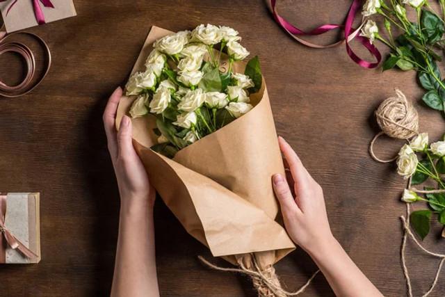 Які квіти дарувати на 8 березня: тюльпани, троянди чи крокуси - фото 602220